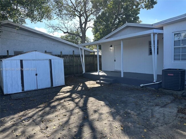 1920 NW 4th St in Miami, FL - Building Photo - Building Photo