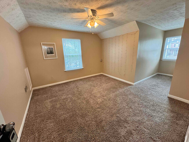 property at 3809 Rolling Pl