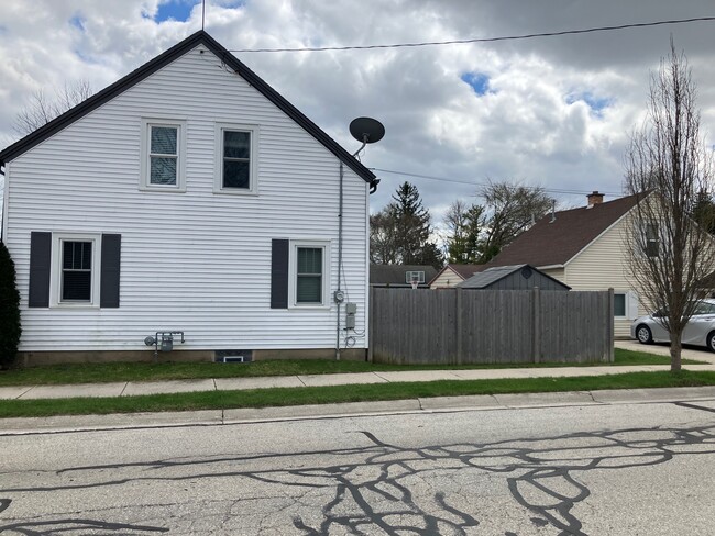 1001 8th Ave in Grafton, WI - Building Photo - Building Photo