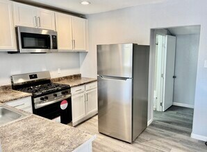 4225 8th Ave in Sacramento, CA - Foto de edificio - Building Photo