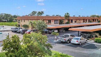 10192 Seminole Island Dr in Largo, FL - Building Photo