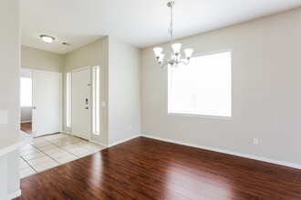 7732 Respect Ave in Las Vegas, NV - Building Photo - Building Photo