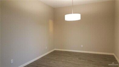 19 Lost Creek Ln in McAllen, TX - Building Photo - Building Photo