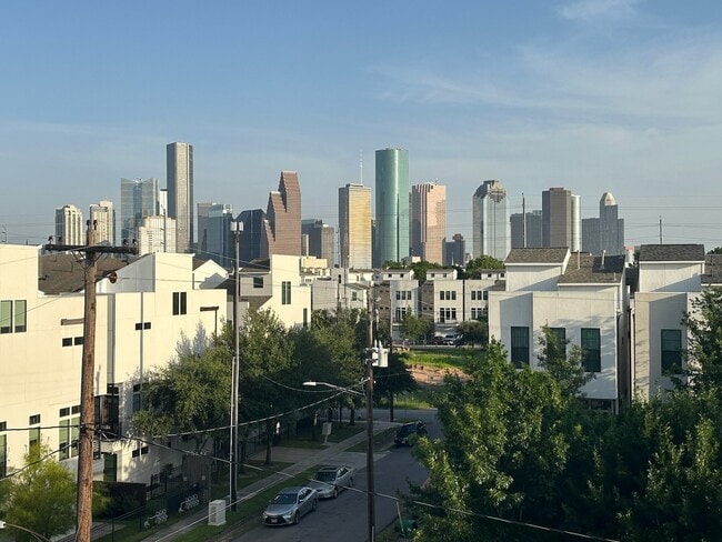 property at 1702 Alamo St