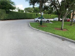 755 NW 92nd Ave in Plantation, FL - Building Photo - Building Photo