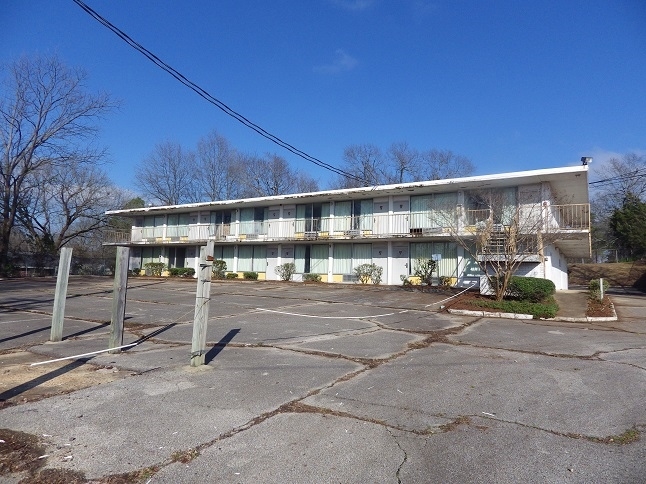 Former Boutique Hotel In Great Location in Starkville, MS - Building Photo - Building Photo