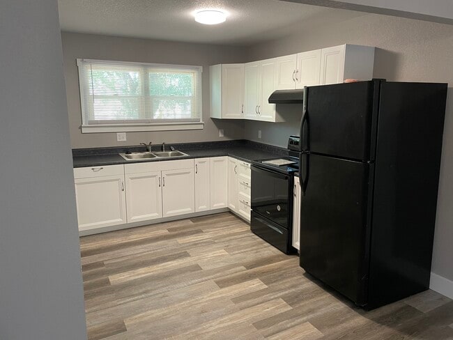 909 S 1st St, Unit 909 1-2