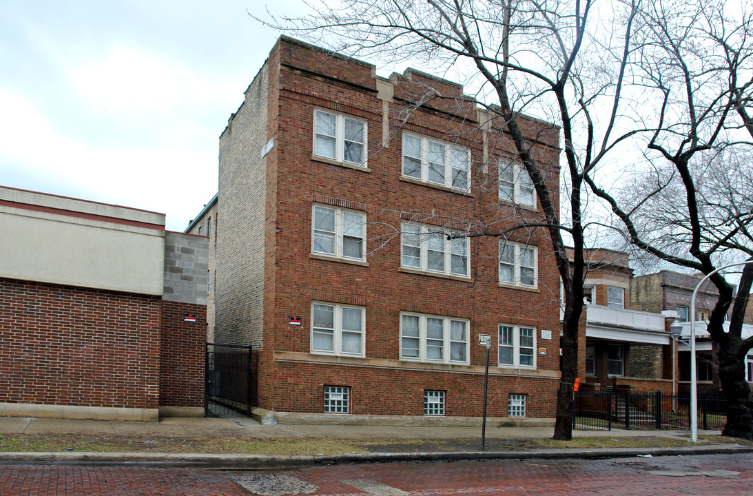 6923 N Wayne Ave in Chicago, IL - Building Photo