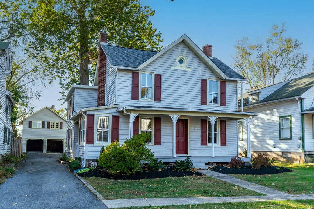 81 Kingwood Stockton Rd in Stockton, NJ - Building Photo