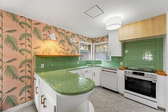 2052 Addison Rd in Houston, TX - Building Photo - Building Photo