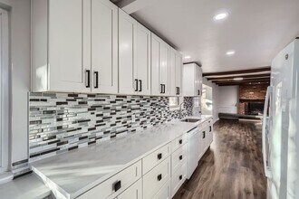 7055 S Costilla St in Littleton, CO - Foto de edificio - Building Photo