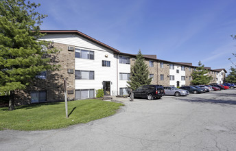 Birchwood Apartments in Merrillville, IN - Building Photo - Building Photo