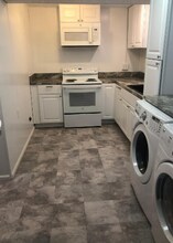 3413 Harbel Dr NE, Unit 2 in Bremerton, WA - Foto de edificio - Building Photo