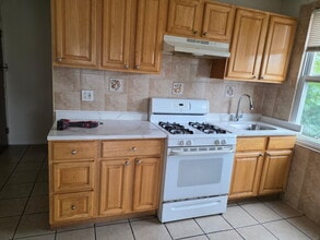 960-962 Grove St in Elizabeth, NJ - Building Photo - Building Photo