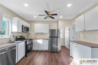 124 S 7th Ave in Manville, NJ - Building Photo - Building Photo