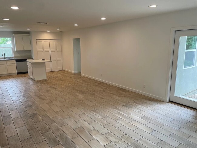 8950 Wilbur Ave in Northridge, CA - Foto de edificio - Building Photo