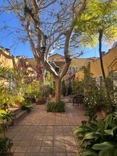 1326 N Laurel Ave, Unit 4 in West Hollywood, CA - Foto de edificio - Building Photo