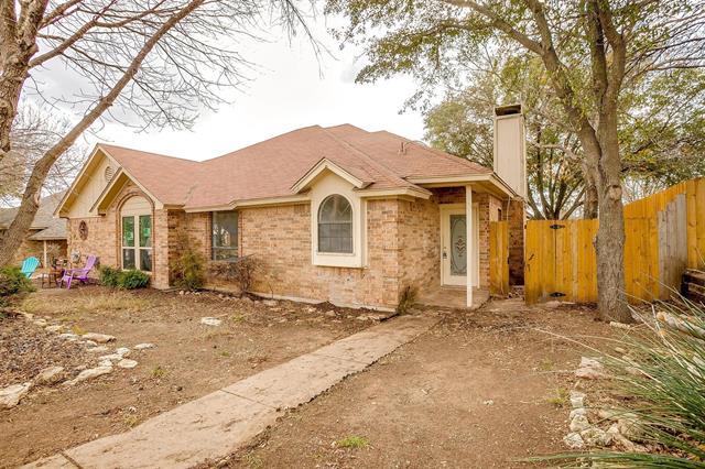 10311 Lone Pine Ln in Fort Worth, TX - Building Photo