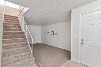 281 Pheasantbrook Dr in Centerville, UT - Foto de edificio - Building Photo