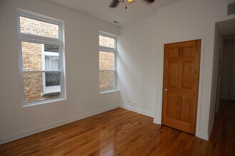 1706 W Sunnyside Ave, Unit 2 in Chicago, IL - Building Photo - Building Photo