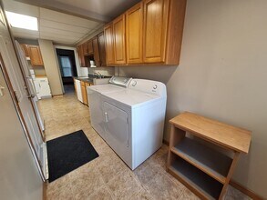 410 Sherman Street, Unit Upper Unit in North Mankato, MN - Building Photo - Building Photo