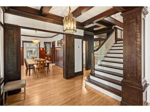 2700 W Lake of the Isles Pkwy in Minneapolis, MN - Building Photo - Building Photo