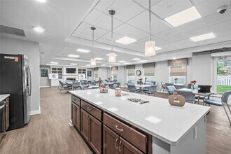 1009 E Dublin Granville Rd in Columbus, OH - Building Photo - Building Photo