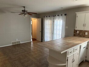 7830 Claremont Dr in Dallas, TX - Building Photo - Building Photo