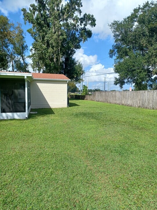 5924 Vanco Dr in Zephyrhills, FL - Building Photo