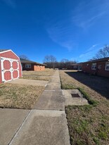 400 E High St in Sarcoxie, MO - Building Photo