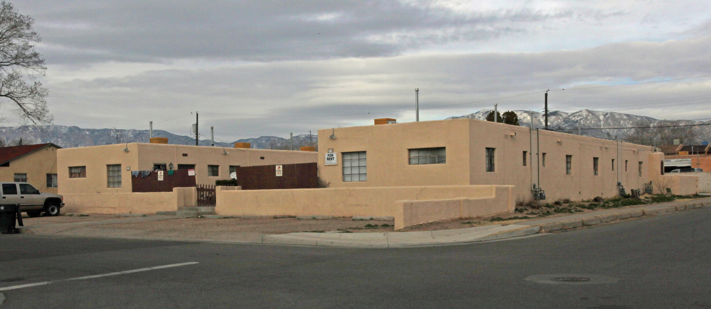 324-330 Texas St SE in Albuquerque, NM - Building Photo