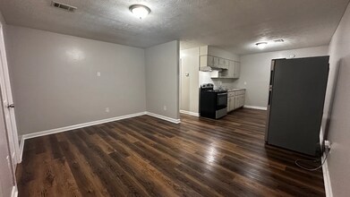 2706 George St NW in Atlanta, GA - Building Photo - Building Photo