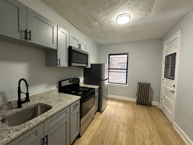 property at 1020 E Hyde Park Blvd