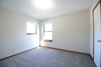 1023 NE Lindsay Ave, Unit C in Lee's Summit, MO - Building Photo - Building Photo