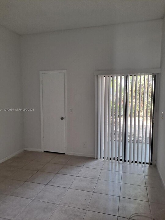 2544 Riverside Dr in Coral Springs, FL - Building Photo