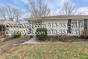 8313 Santa Fe Ln in Overland Park, KS - Building Photo