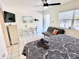 322 Oregon St, Unit SI FL1-ID1034665P in Hollywood, FL - Building Photo