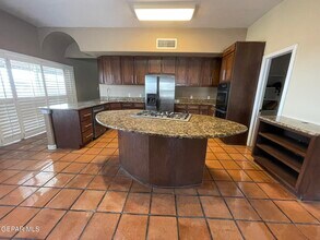1625 Camino Bello Ln in El Paso, TX - Foto de edificio - Building Photo