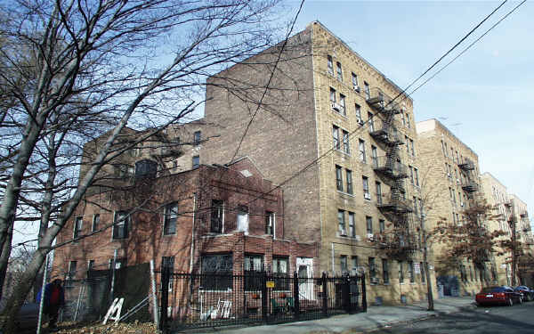 2765 Kingsbridge Ter in Bronx, NY - Building Photo