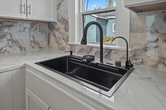 1935 Maddy Ln in Keego Harbor, MI - Building Photo - Building Photo