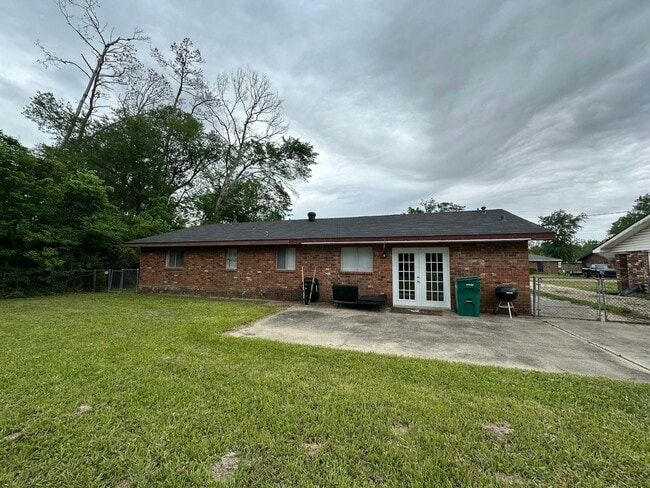 2222 N Rose Park Ave in Sulphur, LA - Building Photo - Building Photo