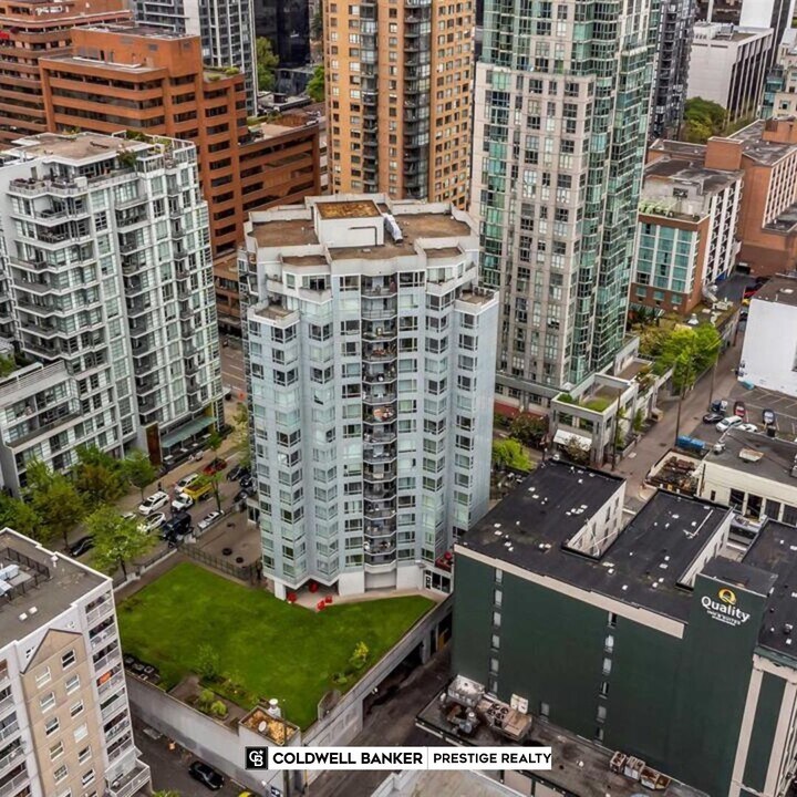 1212 Howe St in Vancouver, BC - Building Photo
