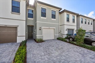 2108 Appleton Cir N in Oakland Park, FL - Building Photo