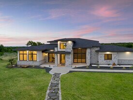 368 Indian Rdg in Round Mountain, TX - Building Photo