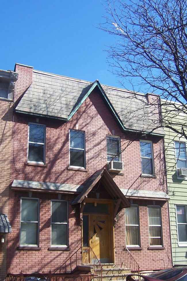 603 Fairview Ave in Flushing, NY - Building Photo - Building Photo