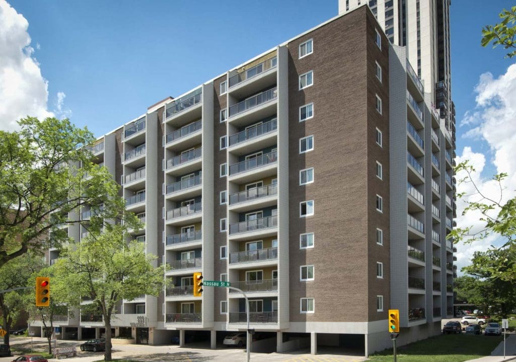 555 River Ave in Winnipeg, MB - Building Photo