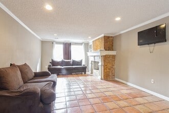 10815 Cypresswood Dr in Houston, TX - Building Photo - Building Photo