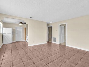 5611 SW 37th St in Davie, FL - Building Photo - Building Photo