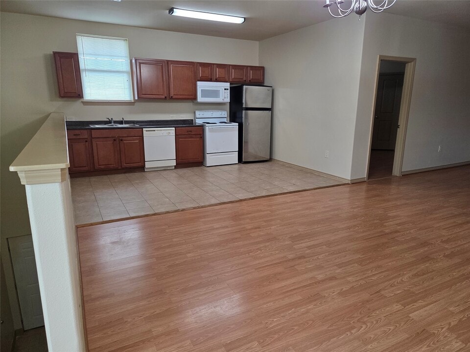 4406 Allen Rd in Pearland, TX - Building Photo