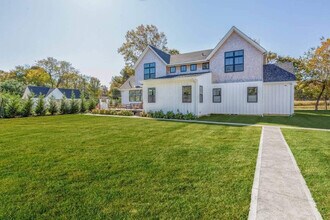 13 Brander Pkwy in Shelter Island, NY - Building Photo - Building Photo